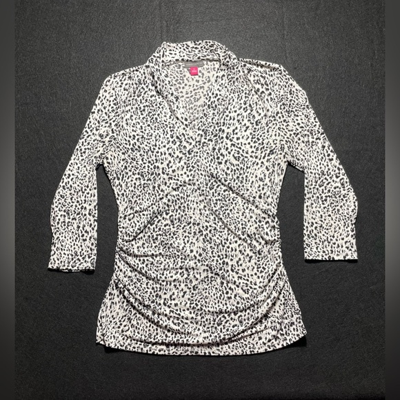 Vince Camuto Women’s Leopard Print V-Neck Stretch Blouse Size S 3/4 Sleeve Chic - Picture 3 of 9